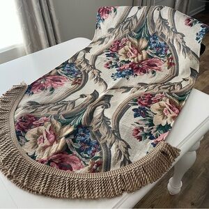 Gorgeous classic table runner